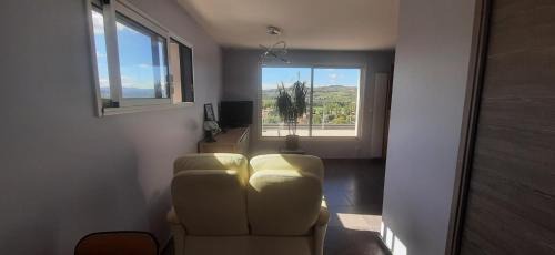Civrieux-d'Azergues Apartment | Studio indépendant de 28 m2, avec vue magnifique.
