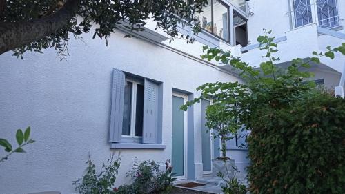La Terrasse Apartment | Studio indépendant, avec piscine et jardin, direct gare aéroport, 1 lit pour 2 personnes Direct Gare Aéroport