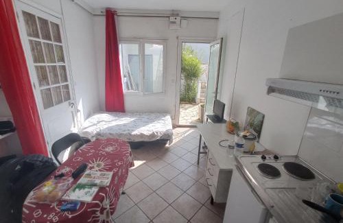La Terrasse Apartment | Studio indépendant, avec piscine et jardin, direct gare aéroport, 1 lit pour 2 personnes Direct Gare Aéroport