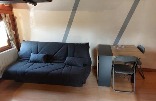 Sigournais Apartment | Studio indépendant