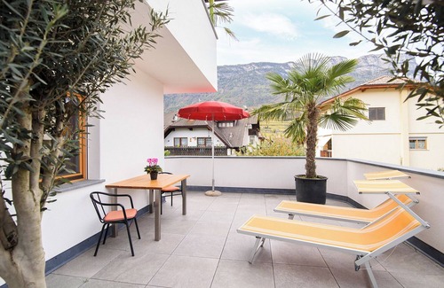 St. Pauls Apartment | Studio Apartment 'Peter Paul Penegal' with Mountain View and Shared Terrace
