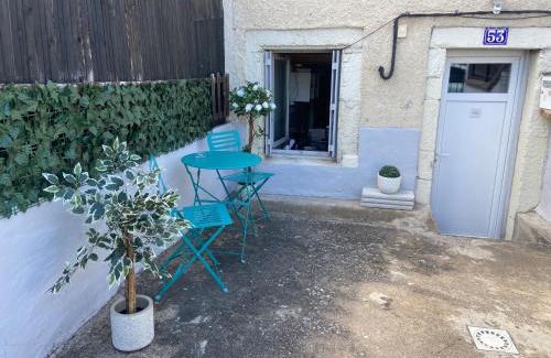 Espaly-Saint-Marcel Apartment | Studio Joseph
