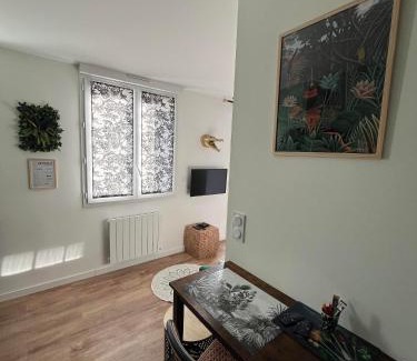 Lorient Apartment | STUDIO JUNGLE - HYPEr CENTRE LORIENT