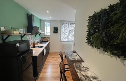 Lorient Apartment | STUDIO JUNGLE - HYPEr CENTRE LORIENT