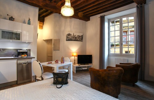 Sarlat-la-Caneda Apartment | STUDIO L 'ALCÔVE IN THE HEART OF THE HISTORICAL CENTER