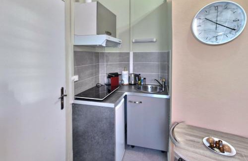 Evreux Apartment | STUDIO LE SAUMON FACE GARE EVREUX