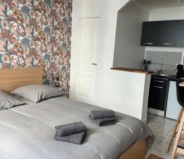 Vierzon Apartment | Studio le Victor Hugo