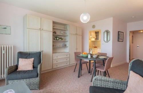 Quiberon Apartment | Studio Les Trois Iles-2 by Interhome