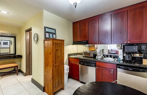 Ruskin Condo | Studio Little Harbor 512 - Ground unit - Private Beach