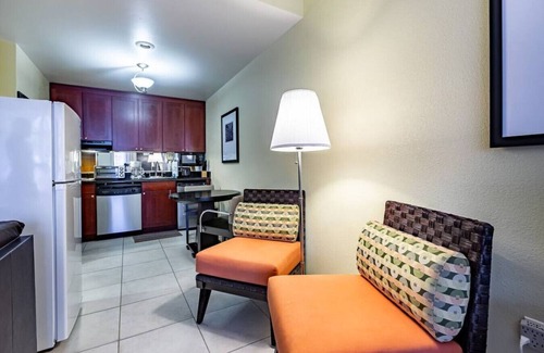Ruskin Condo | Studio Little Harbor 512 - Ground unit - Private Beach
