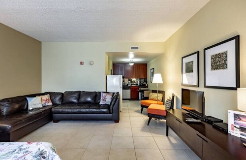 Ruskin Condo | Studio Little Harbor 512 - Ground unit - Private Beach