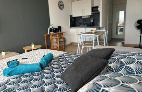 La Cote Radieuse Apartment | Studio lumineux, accès direct plage et piscine