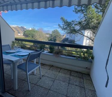 Carnac Apartment | Studio LUMINEUX avec belle TERRASSE sur ESPACES VERTS, 100m PLAGE