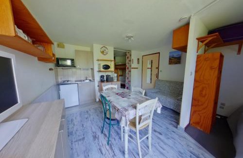 Les Rousses Apartment | Studio lumineux avec loggia et parking aux Rousses - FR-1-834-3