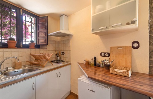 Tordera Apartment | Studio 'Masia Can Bavi' with Mountain View, Shared Terrace and Wi-Fi