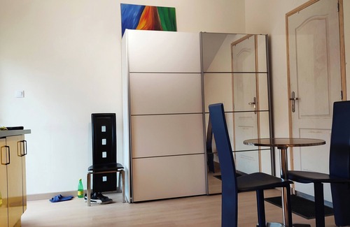 La Courneuve House | Studio Meublé Pour une ou Deux Personnes