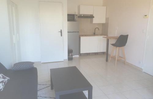 Noisy-le-Sec Apartment | Studio meublé proche Métro JO24
