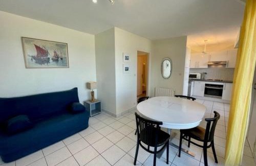 Quiberon Apartment | Studio mezzanine à Quiberon - 4 pers, 2 balcons, parking, animaux acceptés - FR-1-478-67