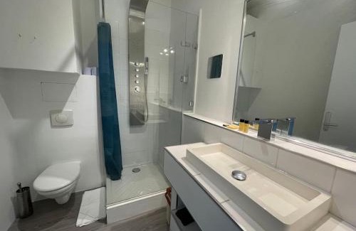 6th Arrondissement Apartment | Studio moderne et lumineux, proche Tete d Or, Lyon