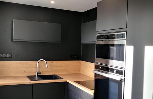 Annecy Apartment | Studio moderne, place parking privé, emplacement idéal à 100 m du lac.