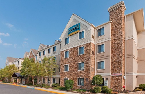 Allentown Apartment | Studio Near ABE with FREE 24h Airport Shuttle | Shared Hot Tub Access