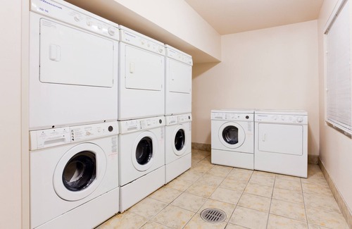 Allentown Apartment | Studio Near ABE with FREE 24h Airport Shuttle | Shared Hot Tub Access