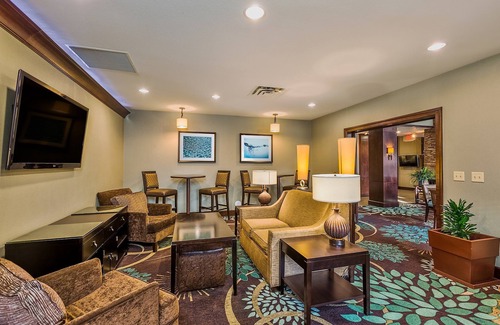 Bismarck Apartment | Studio Near Downtown | Free Daily Breakfast + Indoor Pool