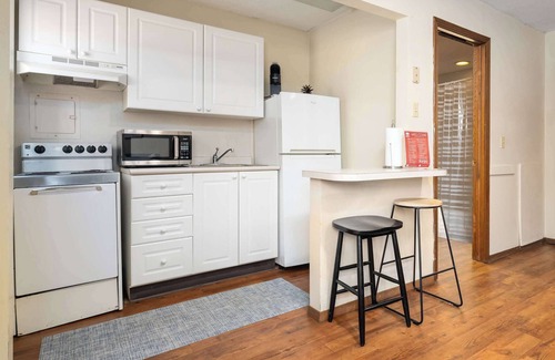 University District Apartment | Studio Near High St and Campus