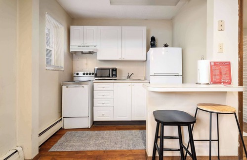 University District Apartment | Studio Near High St and Campus