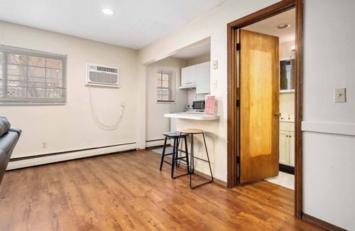 University District Apartment | Studio Near High St and Campus