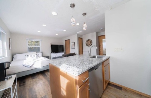 University District Apartment | Studio near OSU Summa