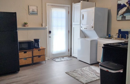 Ono Island Apartment | Studio near the beach w/Pool!