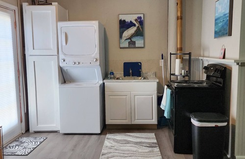 Ono Island Apartment | Studio near the beach w/Pool!