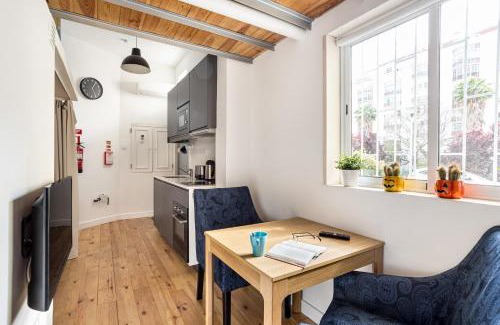 Algueirao - Mem Martins Apartment | Studio Nest - Near the train to Lisbon & Sintra