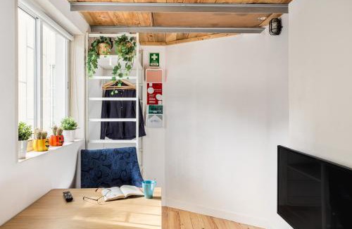 Algueirao - Mem Martins Apartment | Studio Nest - Near the train to Lisbon & Sintra