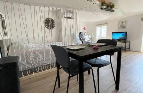 Blaye Apartment | Studio neuf lumineux climatisé