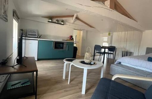 Blaye Apartment | Studio neuf lumineux climatisé