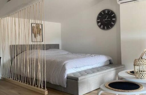 Blaye Apartment | Studio neuf lumineux climatisé
