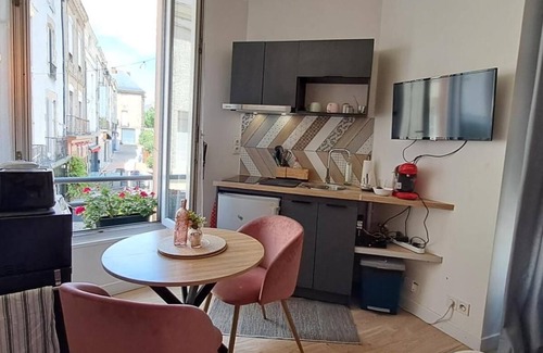 Cholet Apartment | Studio Notre Dame heart of the city Wifi Netflix