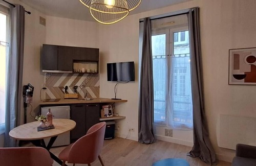 Cholet Apartment | Studio Notre Dame heart of the city Wifi Netflix