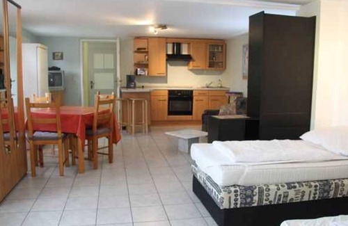 Ober-Morlen Apartment | Studio OM1 = Manuela - House OM for 1-16 persons, 23km to FFM-North