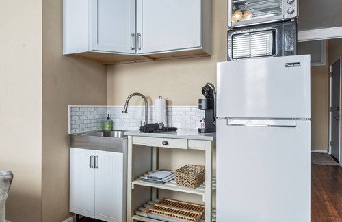 St. Charles Apartment | Studio on Historic Main by StayLage