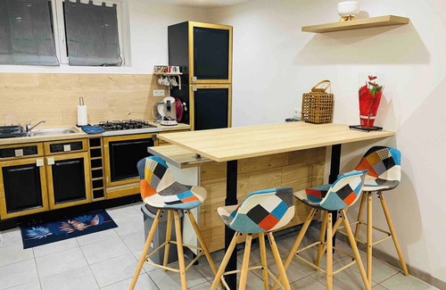 Jussac Apartment | Studio on one level - Free parking - 1bed - 4p - garden