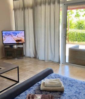 Loutraki-Agioi Theodoroi Apartment | Studio on the beach