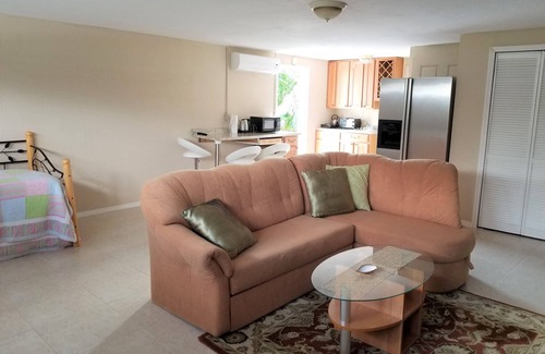 Laurel Apartment | Studio On Walking Distance To "Kasey Kay" Beach