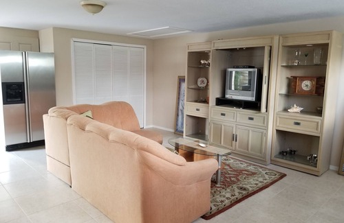 Laurel Apartment | Studio On Walking Distance To "Kasey Kay" Beach