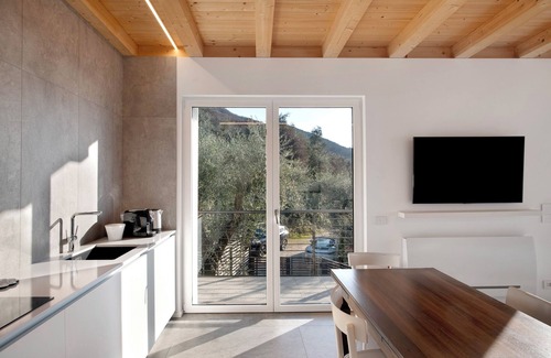 Torri del Benaco Apartment | Studio 'Pai 521 Open Space' with Lake View, Wi-Fi and Air Conditioning