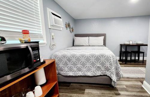 Lakeland Apartment | Studio Petite!