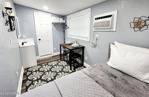 Lakeland Apartment | Studio Petite!
