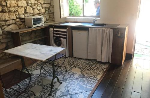 Saint-Mathieu-de-Treviers Apartment | Studio Pic St Loup